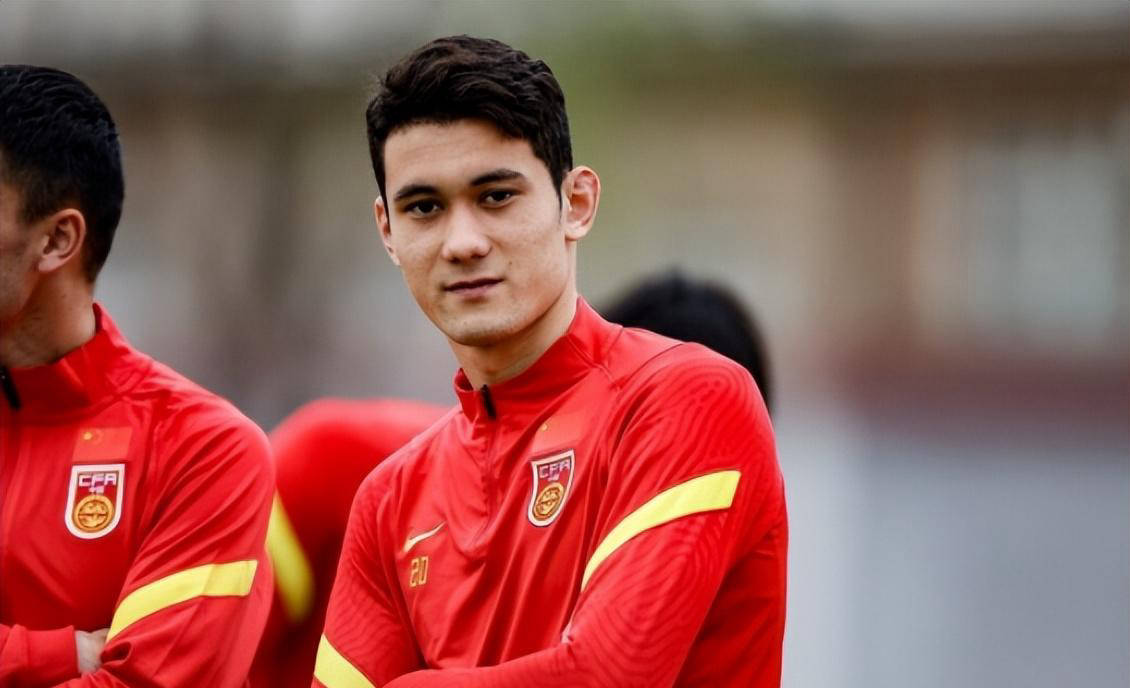 成都蓉城击败国安登顶中超！锋霸拜合拉木官宣赴德甲多特，但传言遭辟谣